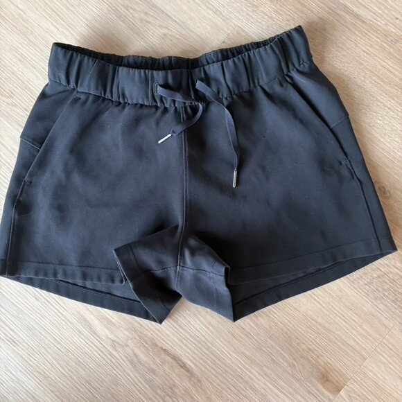 Lululemon On The Fly Short 2.5" Inseam Size 6 W7ARNS Black - Picture 1 of 6